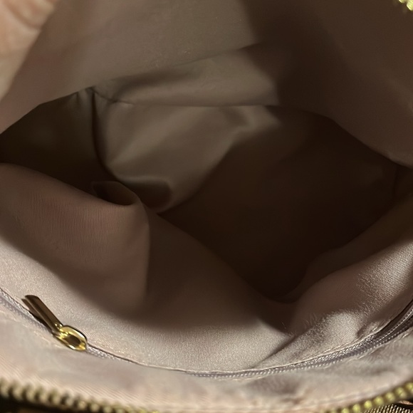 Leather peach purse. In good used condition. - Picture 2 of 2